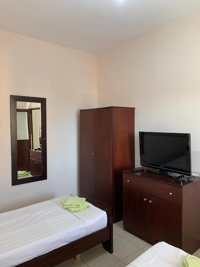 Ylli Cunaj Apartments Sarande Exterior photo