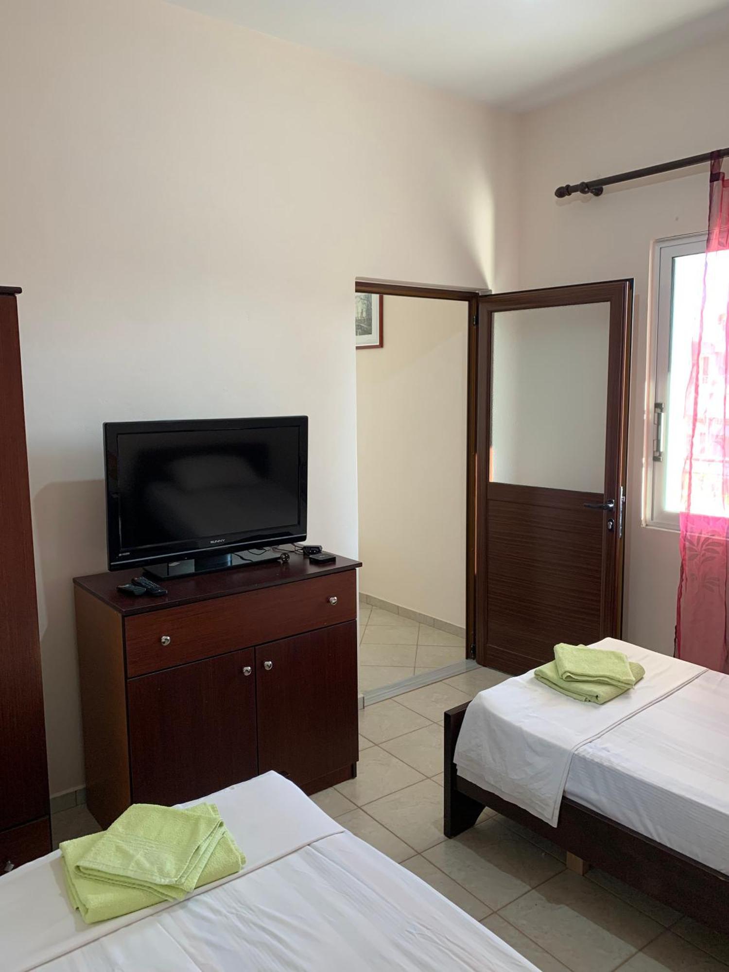Ylli Cunaj Apartments Sarande Exterior photo